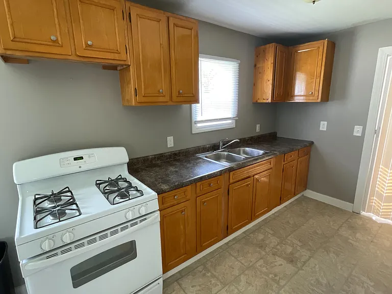 2698 Cass St — Photo 10