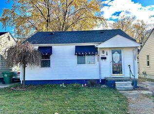 28843 Maplewood St, Garden City, MI 48135