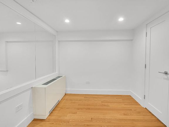 5th image of 220 E 22nd St APT 1H