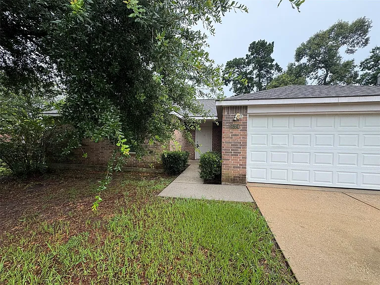 16324 Sun View Ln — Photo 1