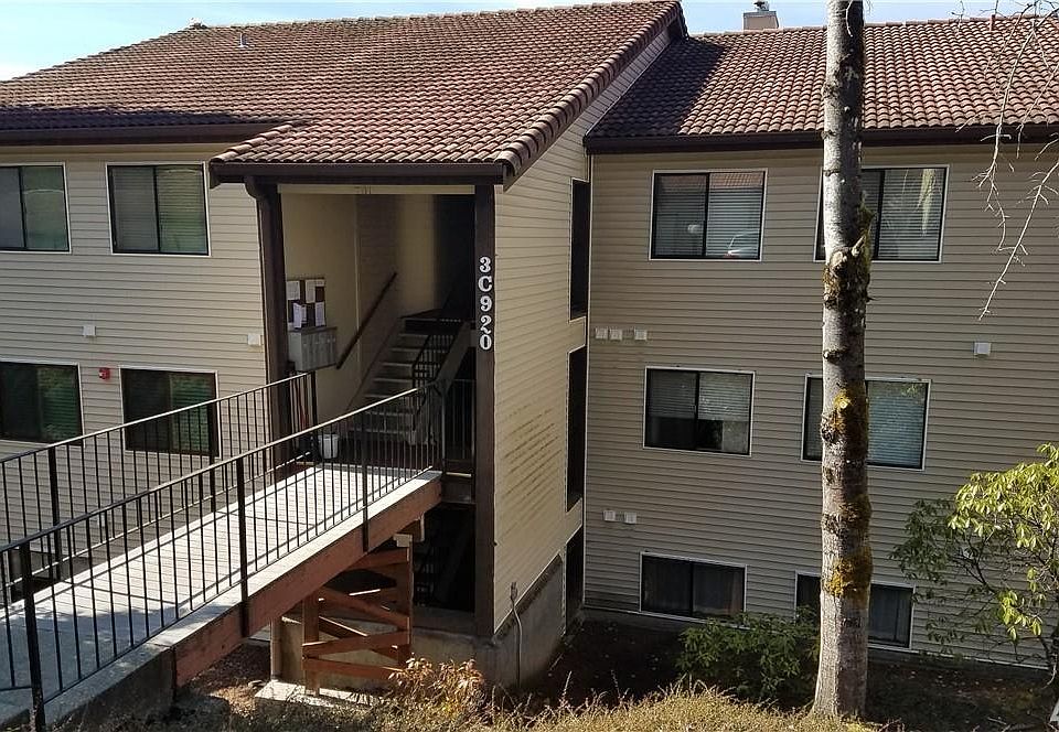1st image of 920 E Bay Dr NE APT 3C102