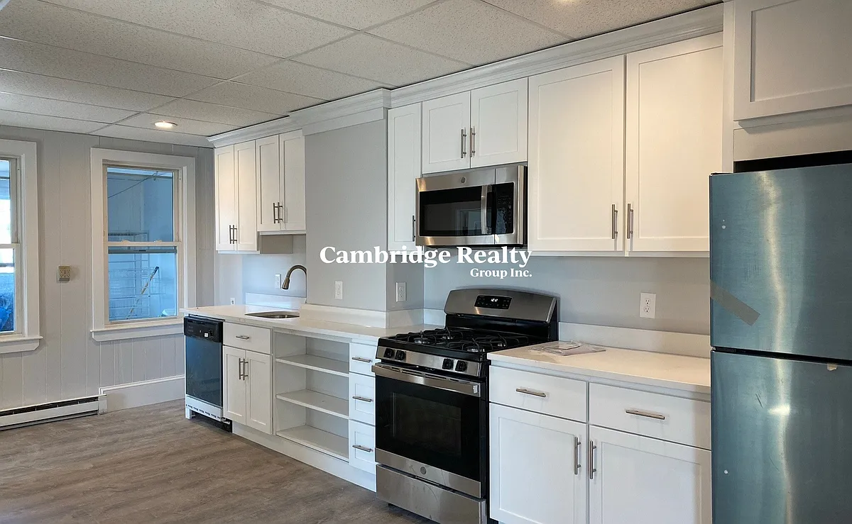 Building Photo - 94 Irving St #3T