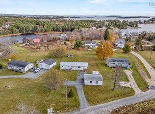 7 Hiltz Hill Rd, Lunenburg, NS B0J 2E0