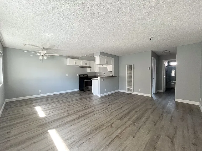 12521 Grevillea Avenue — Photo 9