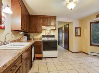2512 Hazelwood Ln, Green Bay, WI 54304