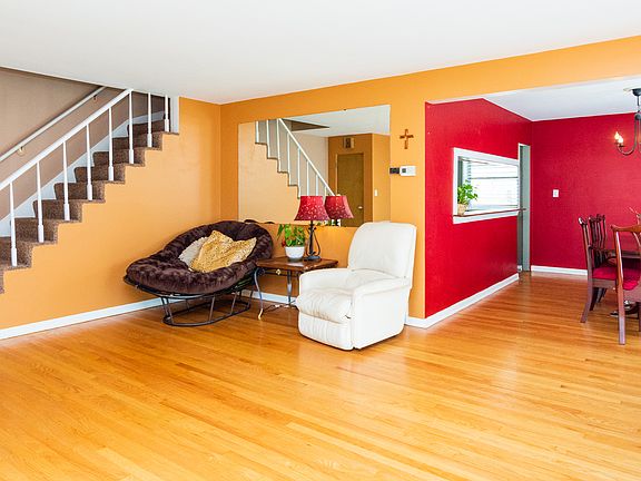 5th image of 700 E Harding Ave