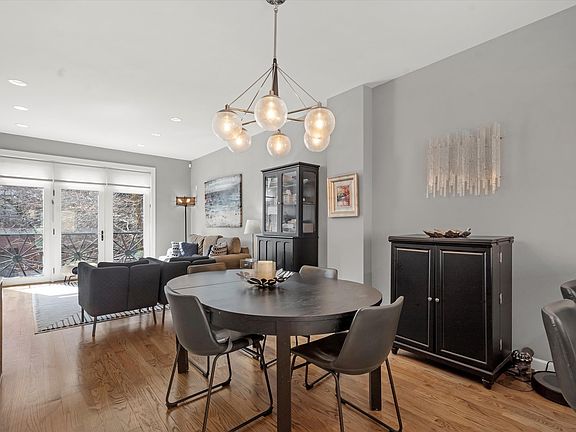 5th image of 2806 W Dickens Ave