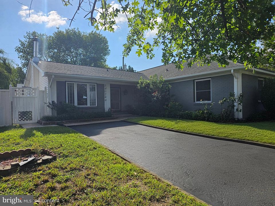1st image of 2807 Birdseye Ln
