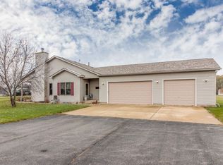 2417 N 42nd Rd, Sheridan, IL 60551