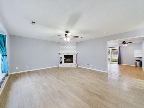 3rd image of 1001 Foxridge Dr
