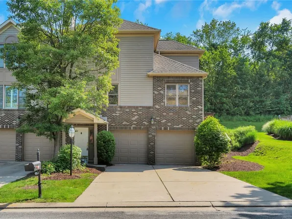 119 Fairway Landings Dr, Canonsburg, PA 15317