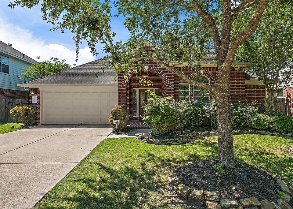 1st image of 10116 Hidden Falls Dr