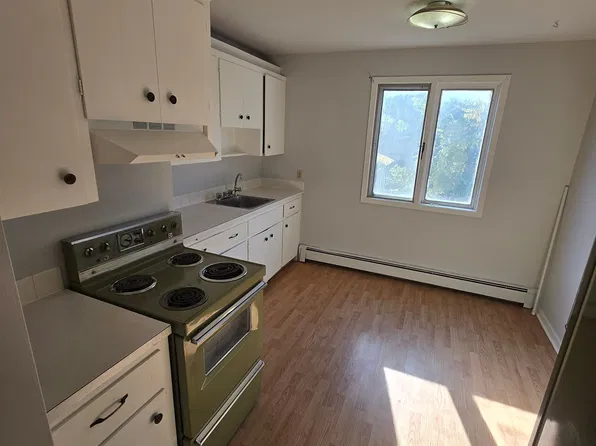 2352 Ottawa St, Regina, SK S4P 1R1