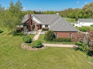 S54W37738 County Road Cir, Dousman, WI 53118