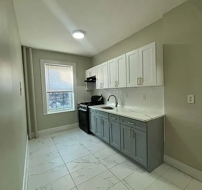 210 Roseville Ave #6C