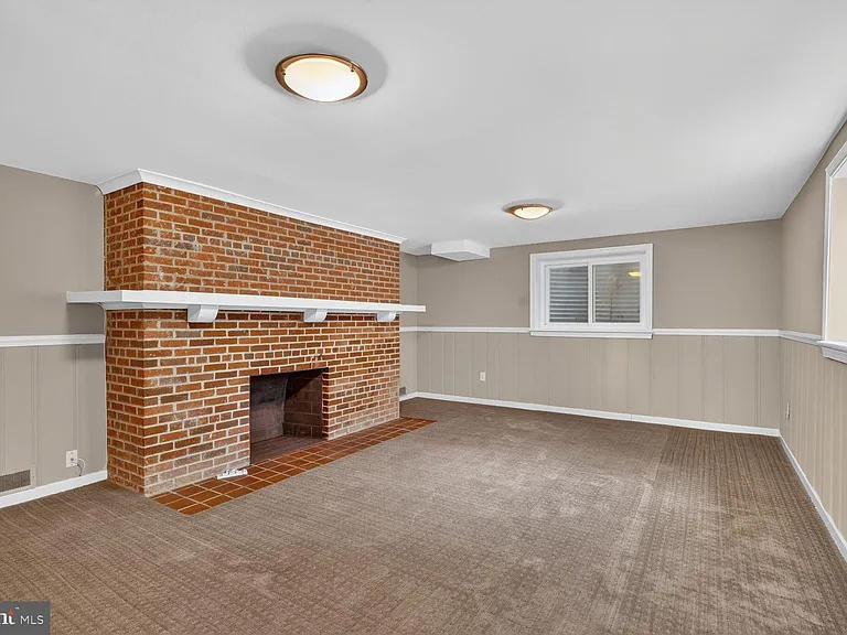 7215 Rollingwood Dr — Photo 24