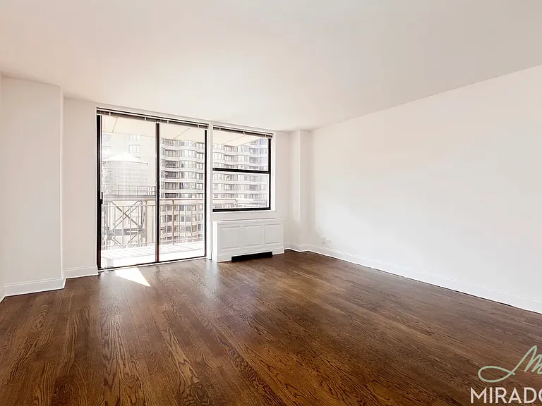 330 E 39th St #35R — Photo 1
