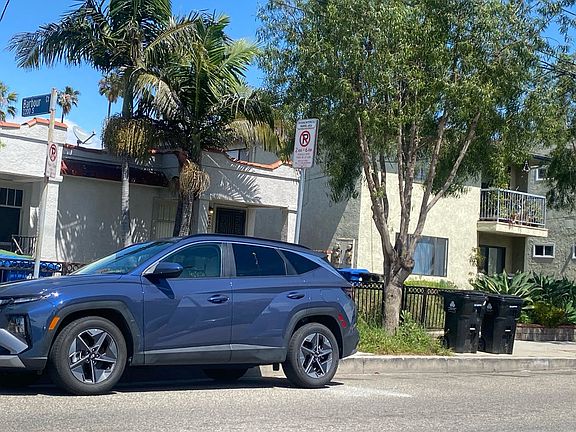 3rd image of 440 W 22nd St