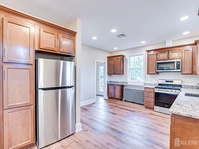 338 Buckelew Ave — Photo 9