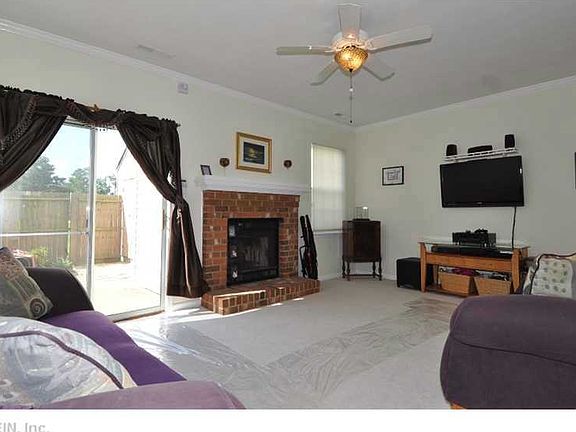 3rd image of 631 Sedgefield Ct