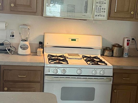 5th image of 4722 Maple Trl