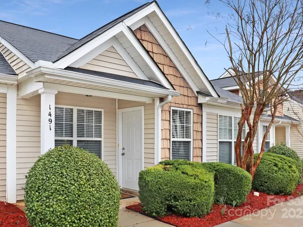 1491 Harpers Inlet Dr, Clover, SC 29710