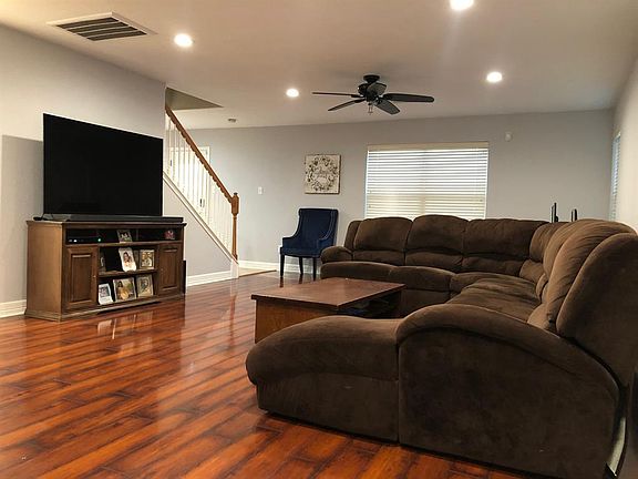 3rd image of 8142 Sanders Forest Ct