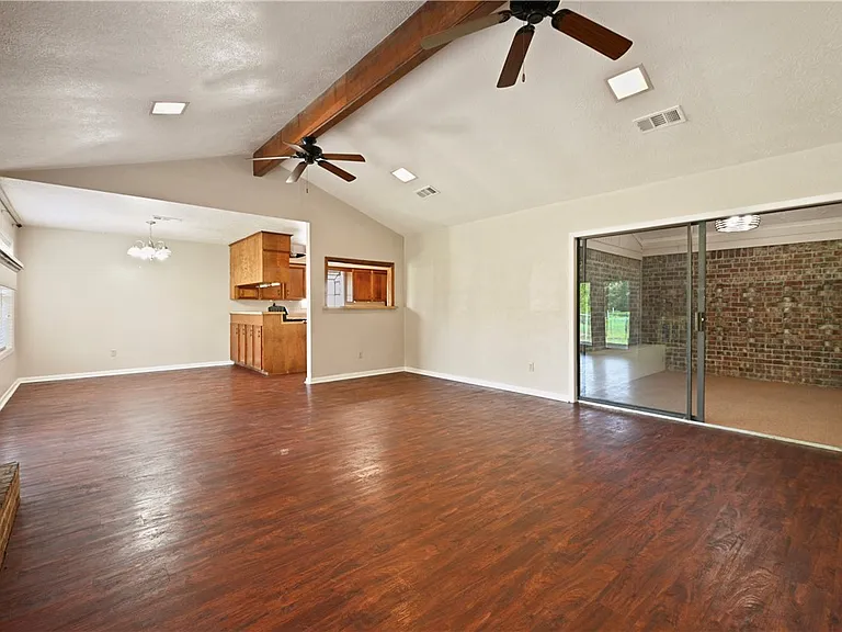 2505 Rustling Oaks Dr — Photo 9