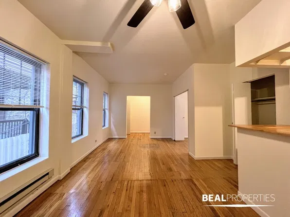 660 W Cornelia Ave #10, Chicago, IL 60657