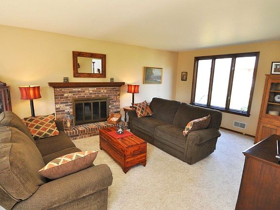 5th image of 34 Wood Lily Ln