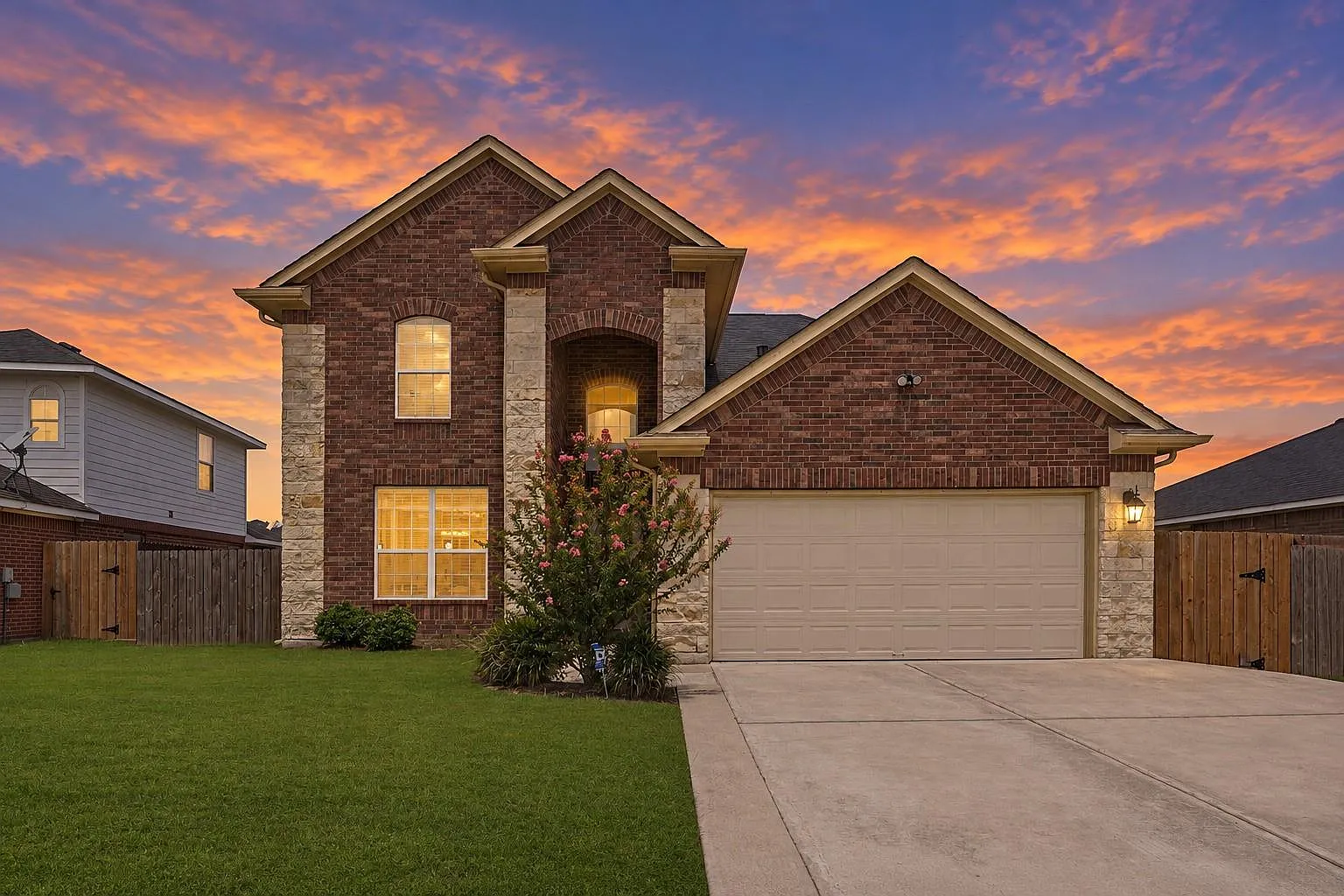 4 bed, 2.5 bath, 2279 sqft, $2,199 — Photo 2