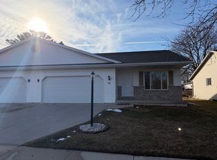 732 S 29th St, Manitowoc, WI 54220