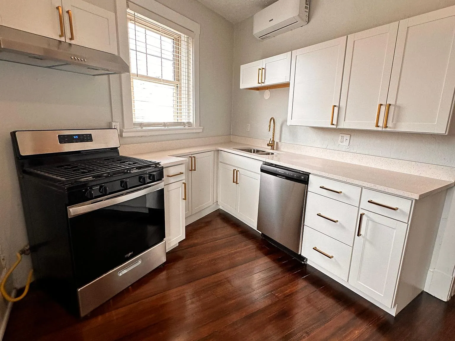 29 W McMillan St — Photo 2