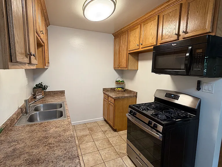10321 La Reina Ave #5 — Photo 8