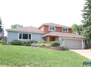 1012 E Ridge Rd, Sioux Falls, SD 57105