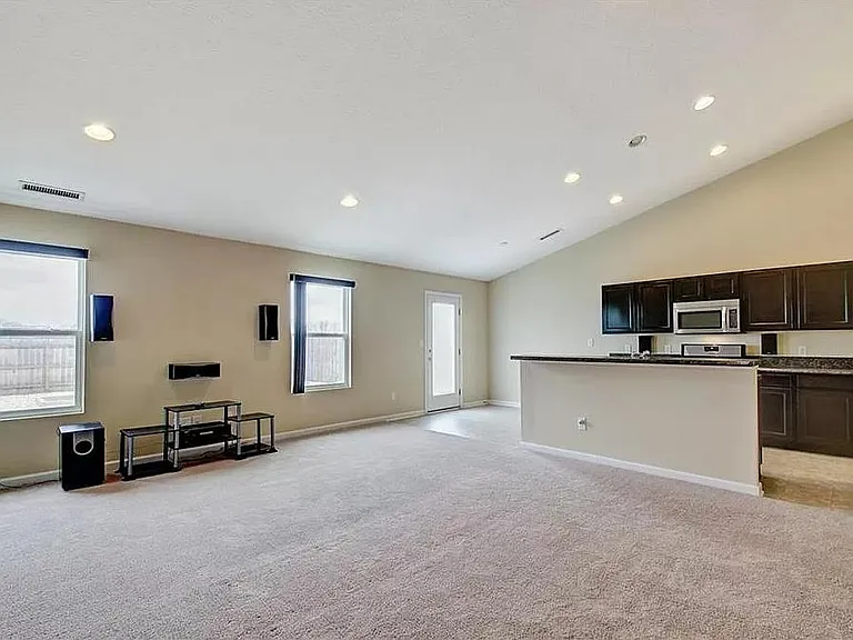 Lakecrest Dr — Photo 15