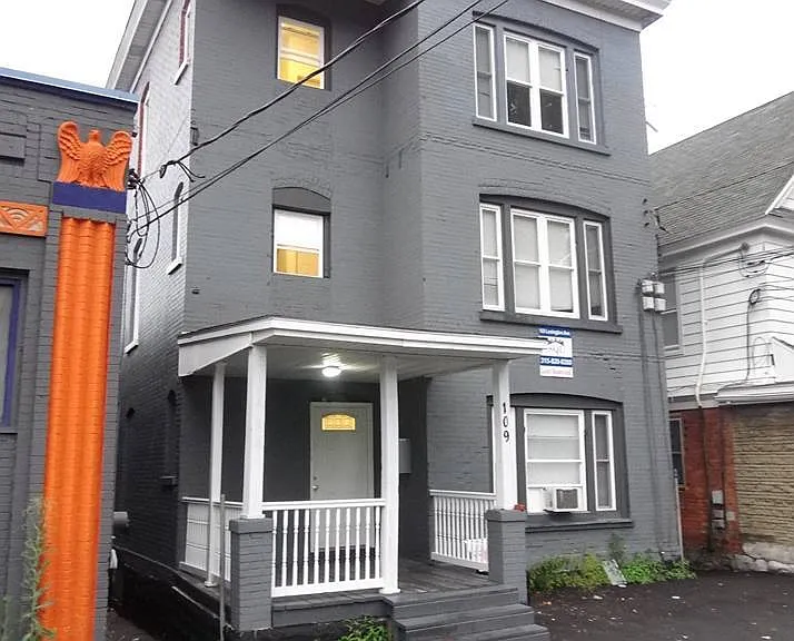 109 Lexington Ave — Photo 2