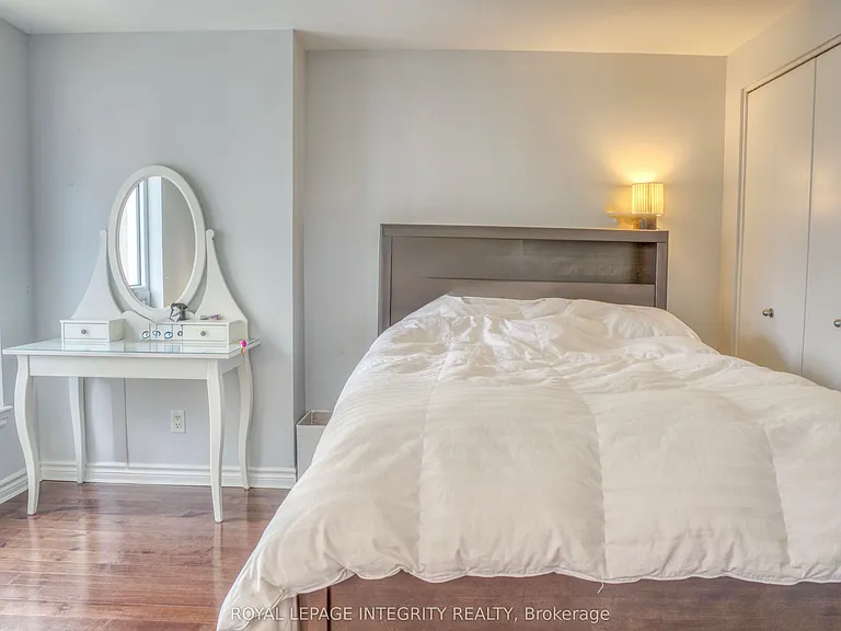 234 Rideau St #707 — Photo 14