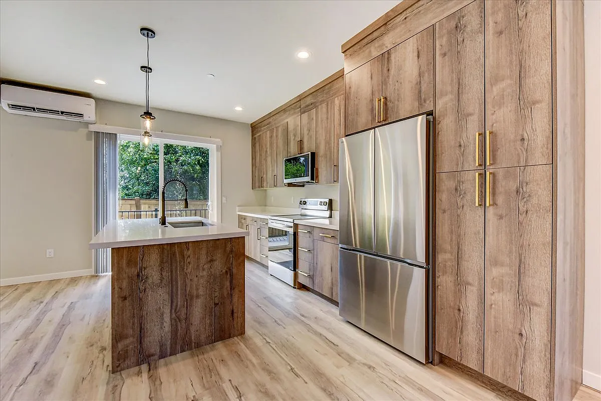 4 bed, 2.5 bath, 1815 sqft, $3,250 — Photo 4