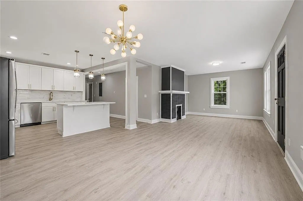 3 bed, 2.5 bath, 1592 sqft, $2,195 — Photo 4