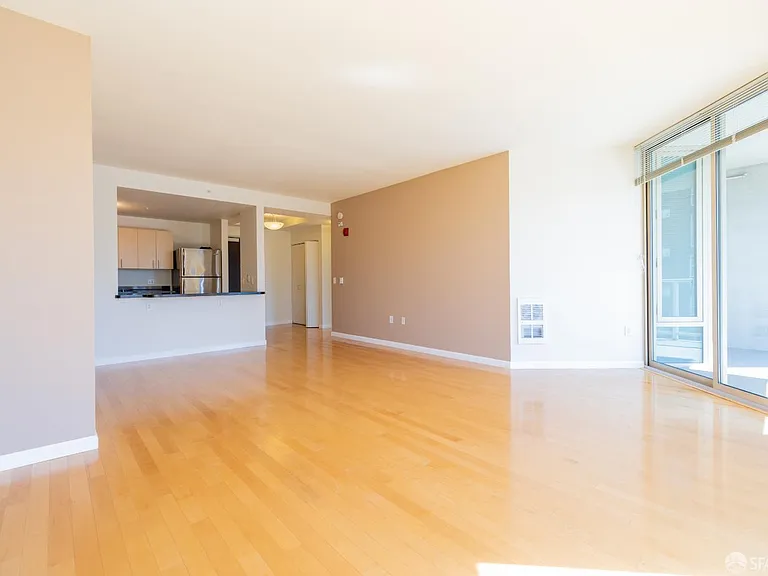 88 King St #606 — Photo 9