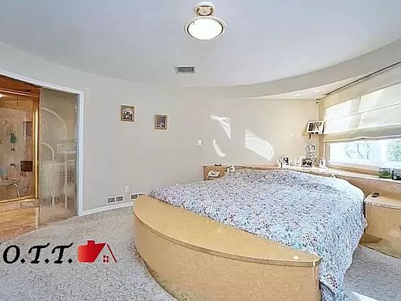 5th image of 2074 E 57th St