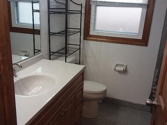 5th image of 922 W Montana St APT 2