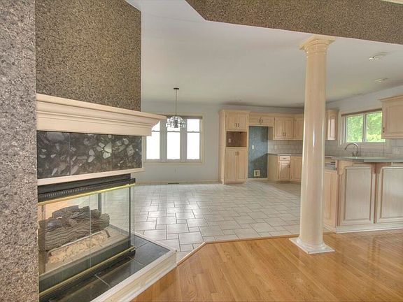 5th image of 2525 N Meadowlake Drive