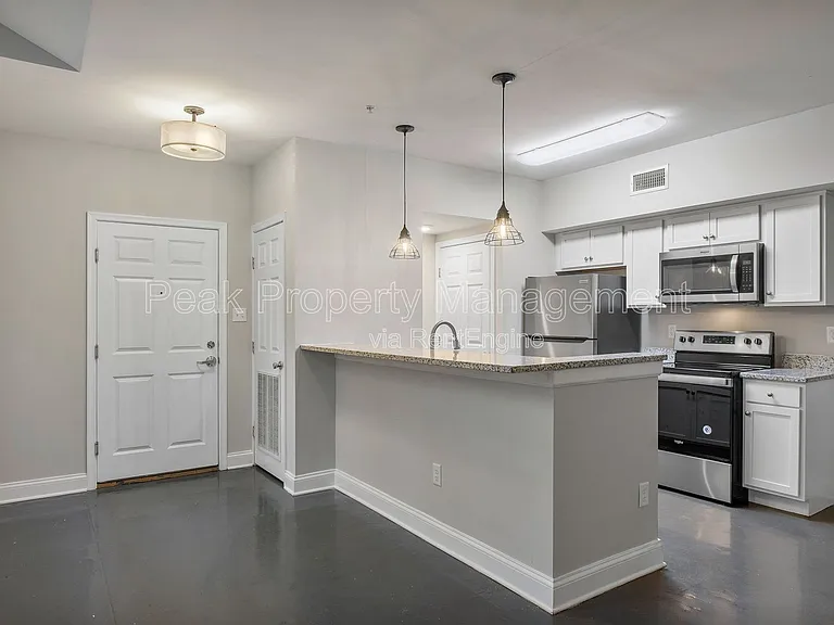 220 E Marshall St #B — Photo 5