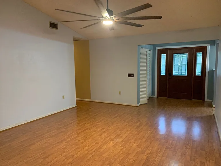 5103 Forestgreen Dr E — Photo 4