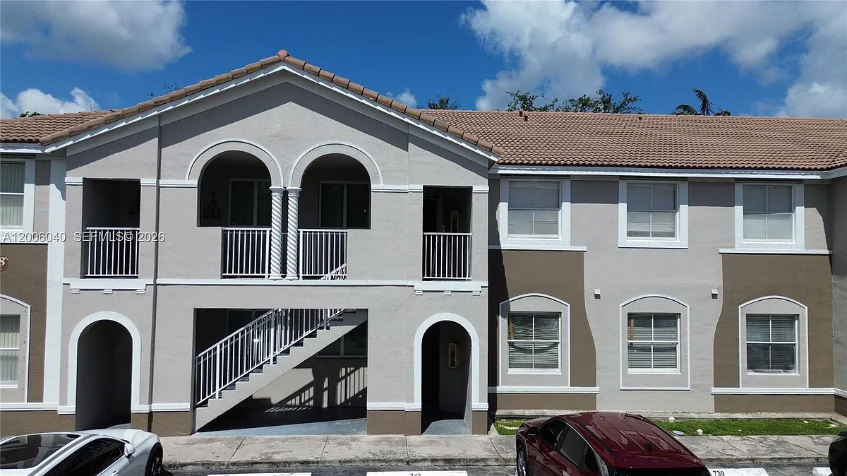 Building Photo - 2728 SE 17th Ave #202