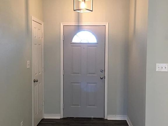 3rd image of 609 E Texas Ave