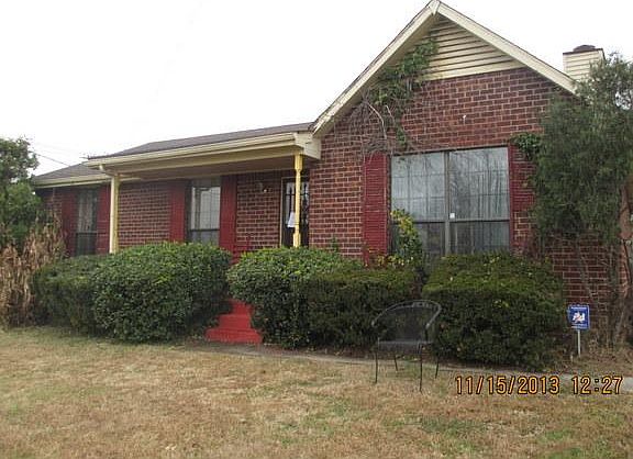 3rd image of 3605 Chesapeake Dr
