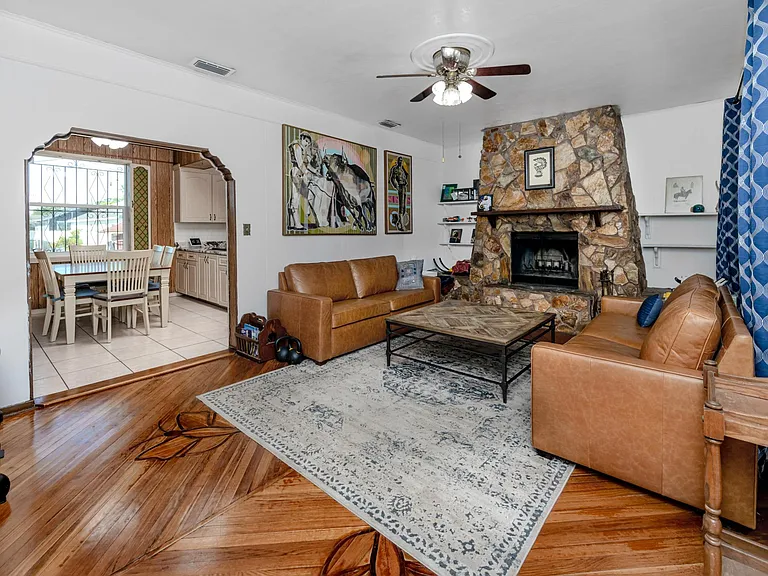 2524 W Leroy St — Photo 4